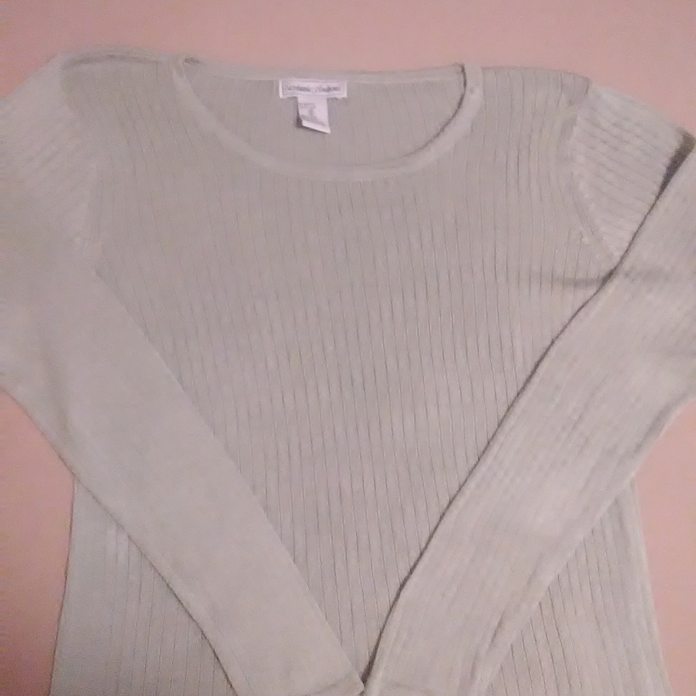 Pre-owned Stephanie Andrews long sleeved sweater.